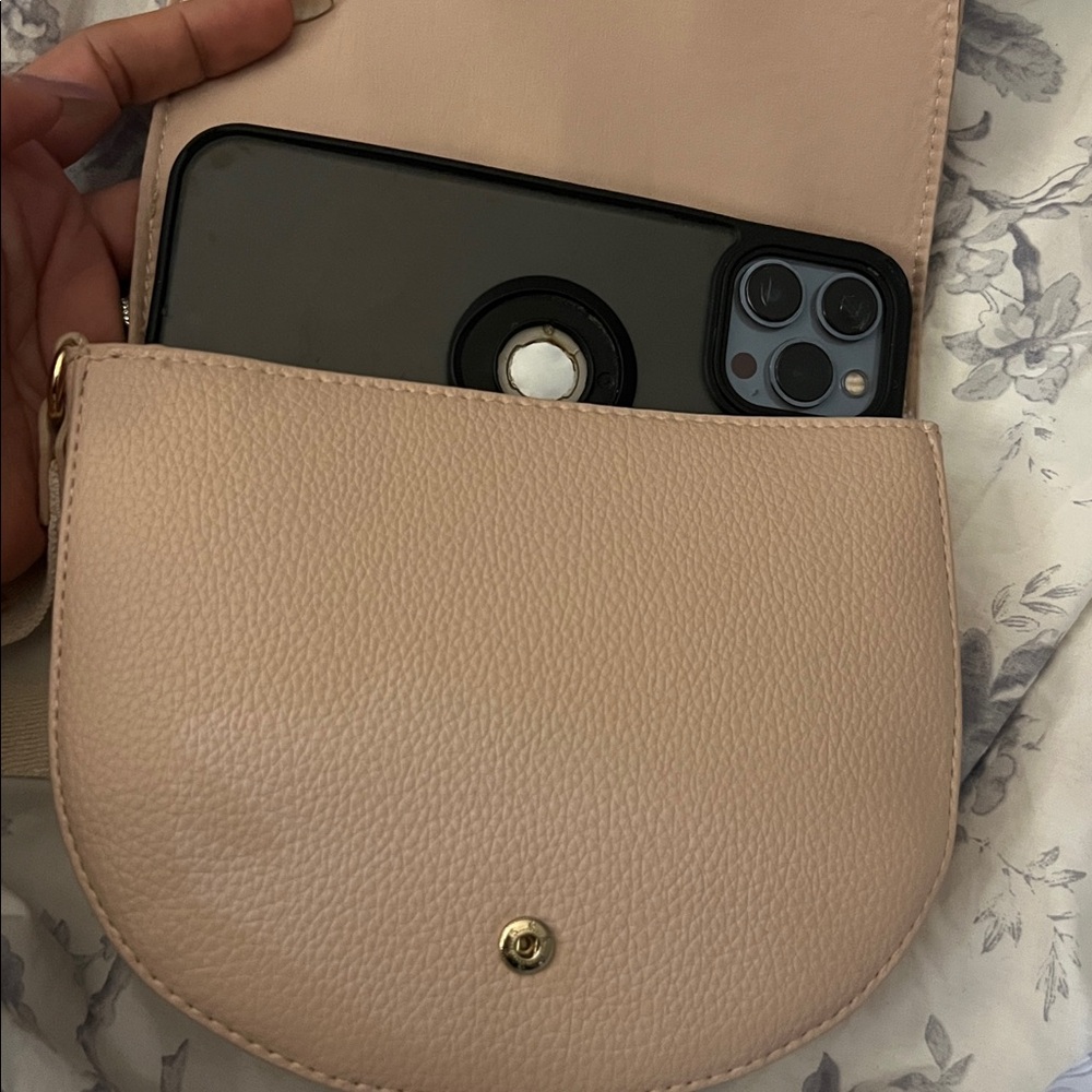 Chloe Pouch wristlet bag - Picture 7 of 8